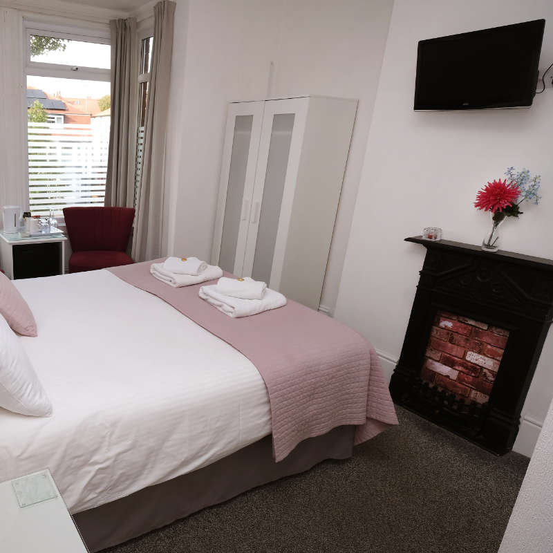 King Double Room at Hermosa Scarborough